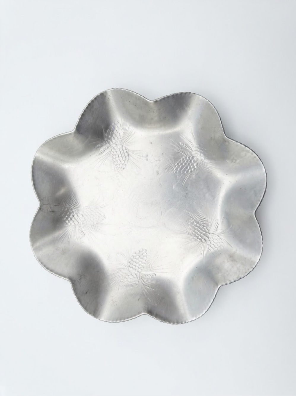 Mid Century Hammercraft Canada Aluminum Pine Cone Scalloped Display Tray 468